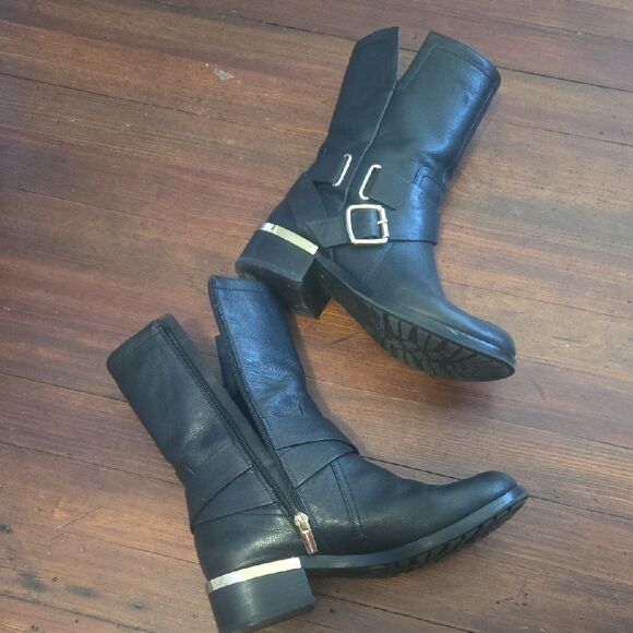 Elegant Black Leather Moto Boots - Picture 4 of 8